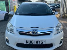 Toyota Auris (1.8 VVT-h T Spirit CVT)