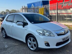 Toyota Auris (1.8 VVT-h T Spirit CVT)